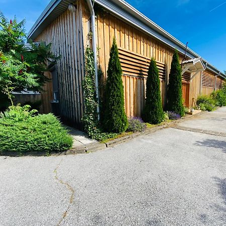 Rooms & Glamping Lana Haus Ličko Petrovo Selo エクステリア 写真