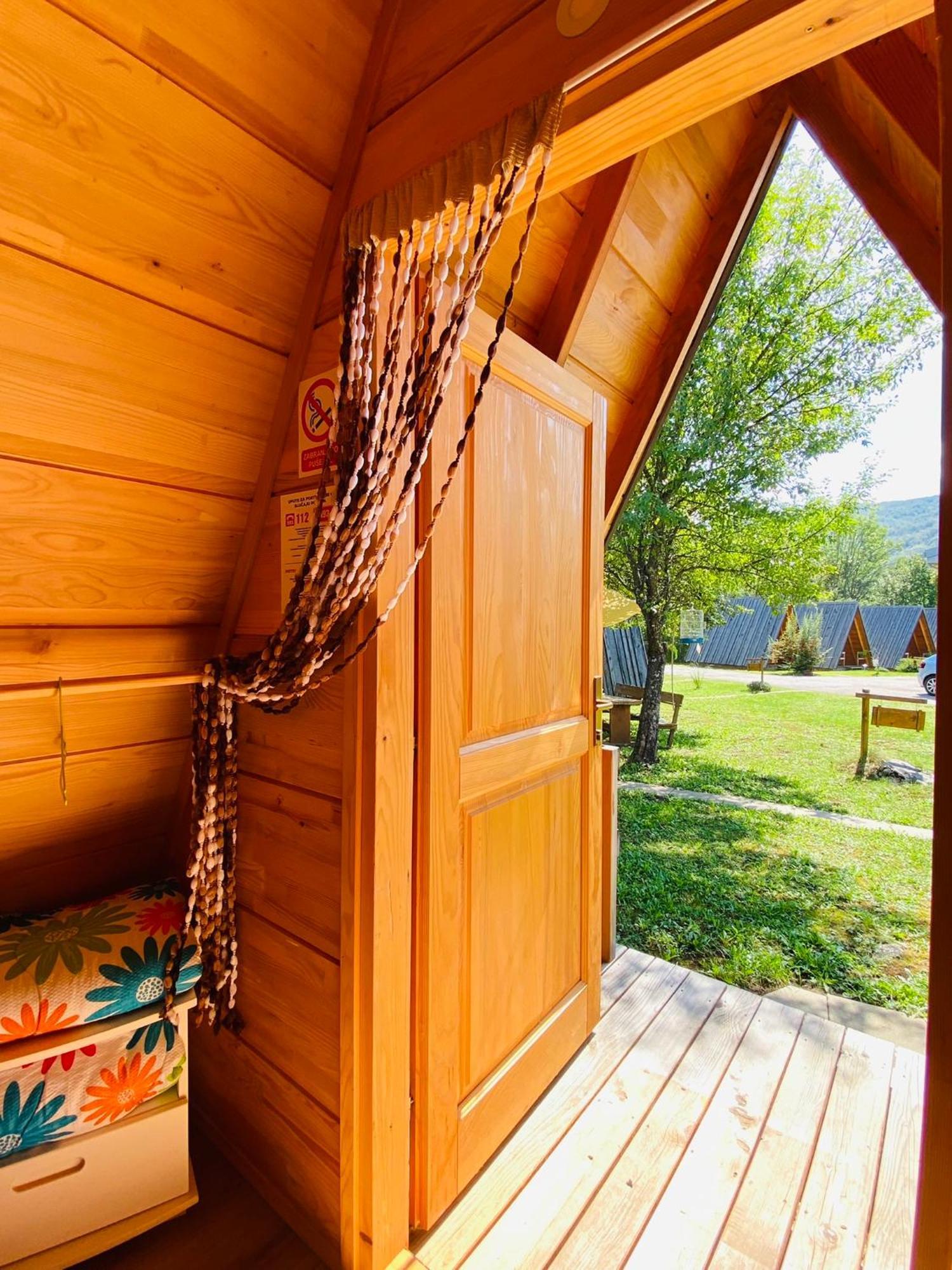Rooms & Glamping Lana Haus Ličko Petrovo Selo エクステリア 写真