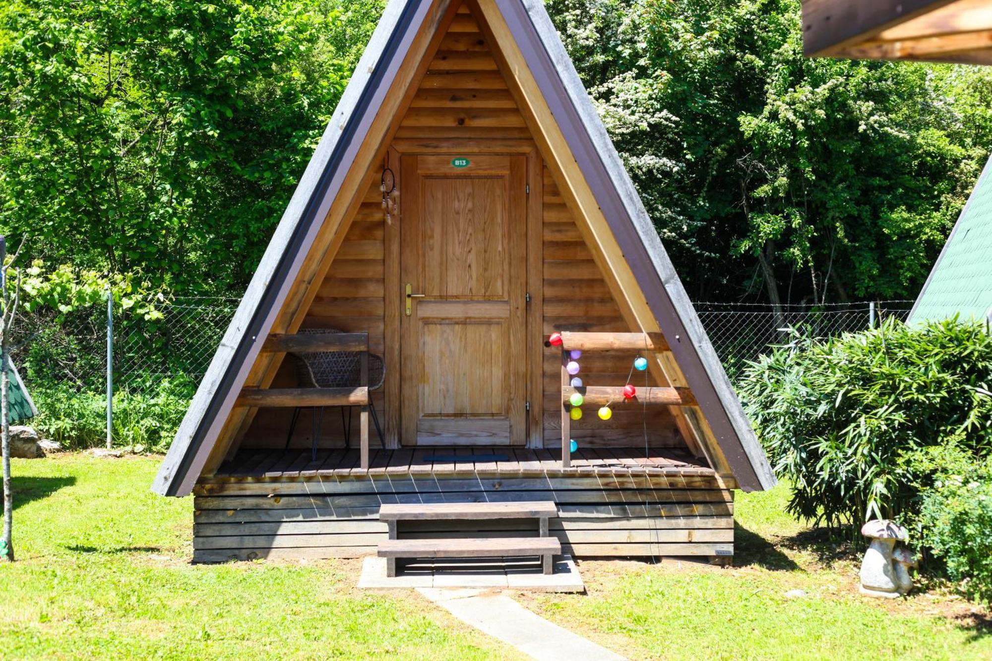 Rooms & Glamping Lana Haus Ličko Petrovo Selo エクステリア 写真