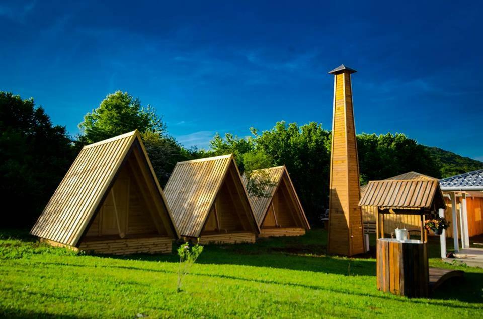 Rooms & Glamping Lana Haus Ličko Petrovo Selo エクステリア 写真